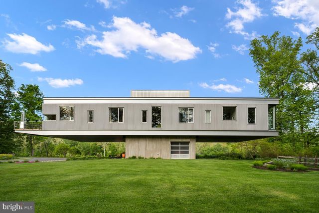 2710 RIVER RD, New Hope, PA 18938