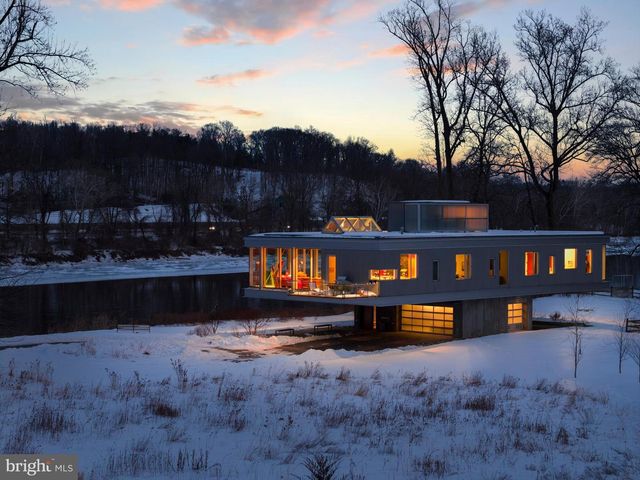 2710 RIVER RD, New Hope, PA 18938