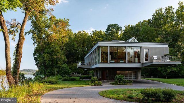2710 RIVER RD, New Hope, PA 18938