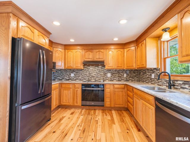 1128 W PROGRESS Street, Metamora, IL 61548