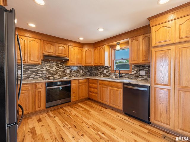 1128 W PROGRESS Street, Metamora, IL 61548