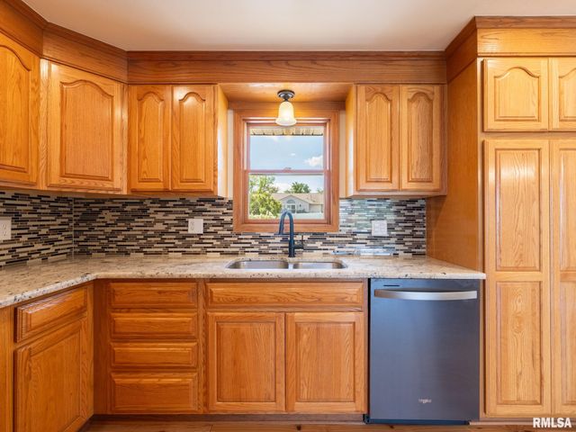 1128 W PROGRESS Street, Metamora, IL 61548