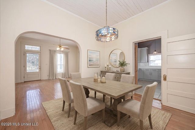 1209 Calhoun Street, Ocean Springs, MS 39564