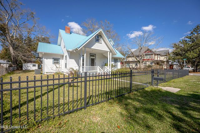 1209 Calhoun Street, Ocean Springs, MS 39564