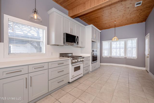 1209 Calhoun Street, Ocean Springs, MS 39564