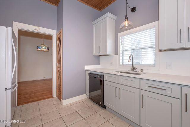 1209 Calhoun Street, Ocean Springs, MS 39564