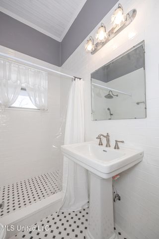 1209 Calhoun Street, Ocean Springs, MS 39564