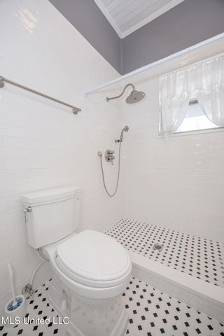 1209 Calhoun Street, Ocean Springs, MS 39564