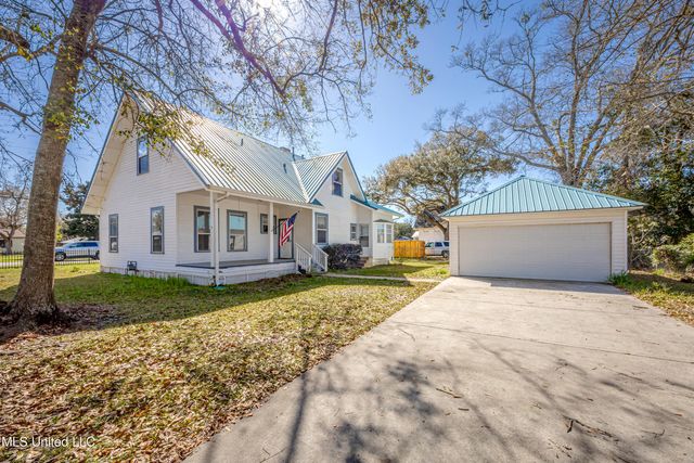 1209 Calhoun Street, Ocean Springs, MS 39564