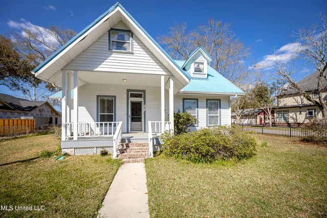 1209 Calhoun Street, Ocean Springs, MS 39564