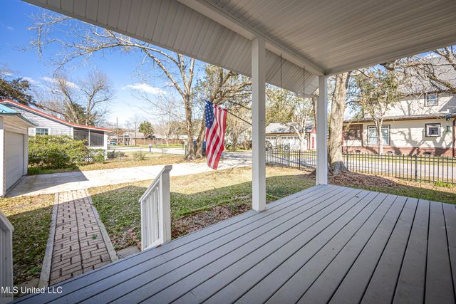 1209 Calhoun Street, Ocean Springs, MS 39564