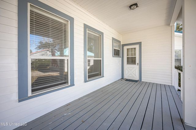 1209 Calhoun Street, Ocean Springs, MS 39564