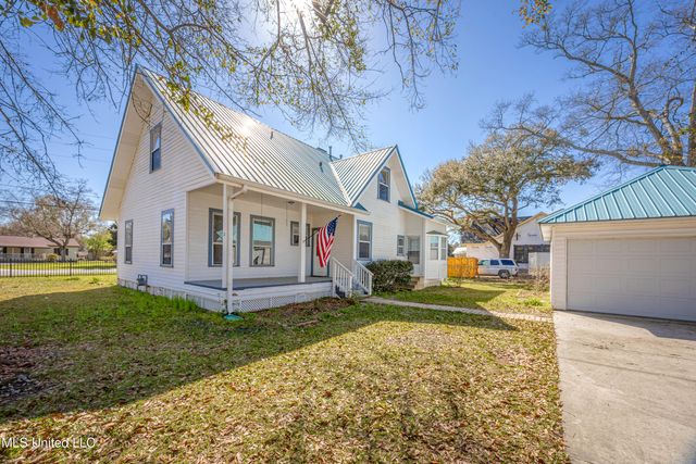 1209 Calhoun Street, Ocean Springs, MS 39564