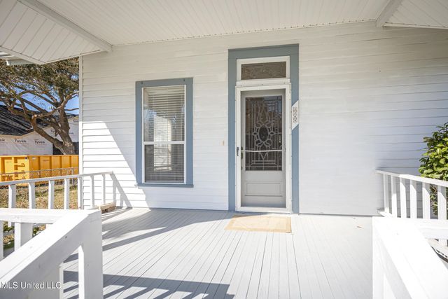 1209 Calhoun Street, Ocean Springs, MS 39564
