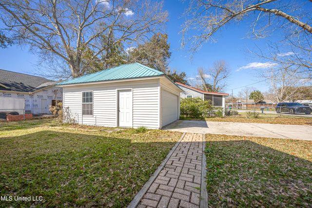 1209 Calhoun Street, Ocean Springs, MS 39564
