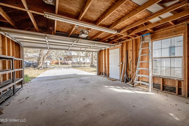1209 Calhoun Street, Ocean Springs, MS 39564