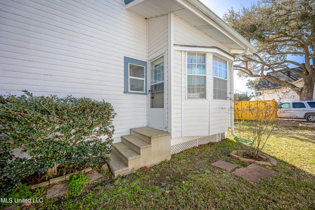 1209 Calhoun Street, Ocean Springs, MS 39564