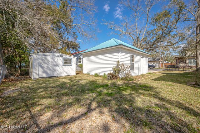 1209 Calhoun Street, Ocean Springs, MS 39564
