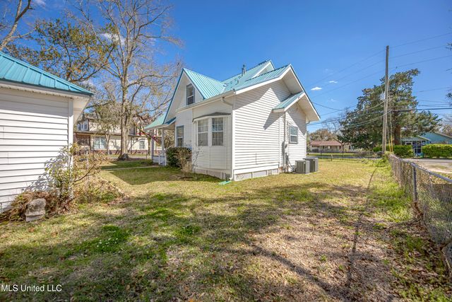 1209 Calhoun Street, Ocean Springs, MS 39564