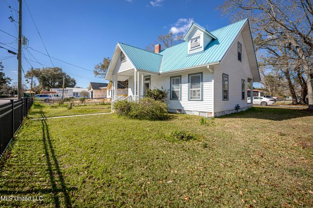 1209 Calhoun Street, Ocean Springs, MS 39564