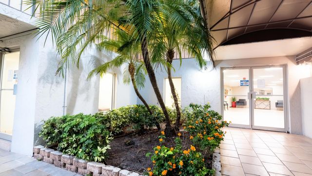 3930 Inverrary Boulevard 303, Lauderhill, FL 33319