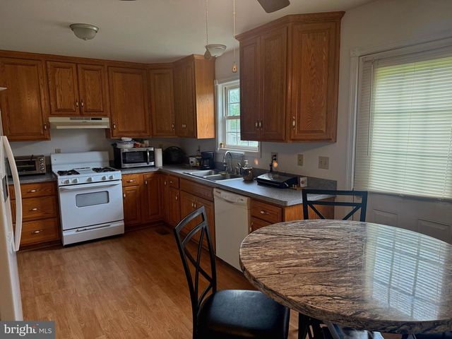 203 HONEYSUCKLE RD, Nottingham, PA 19362