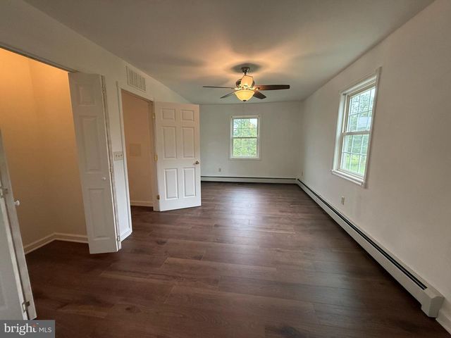 203 HONEYSUCKLE RD, Nottingham, PA 19362