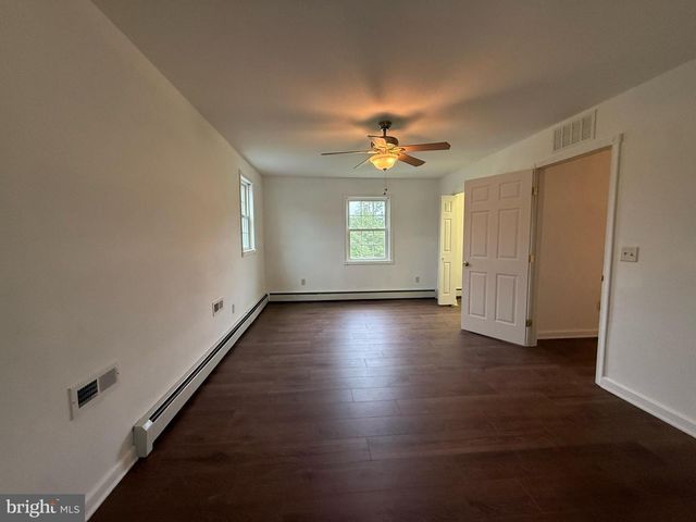203 HONEYSUCKLE RD, Nottingham, PA 19362