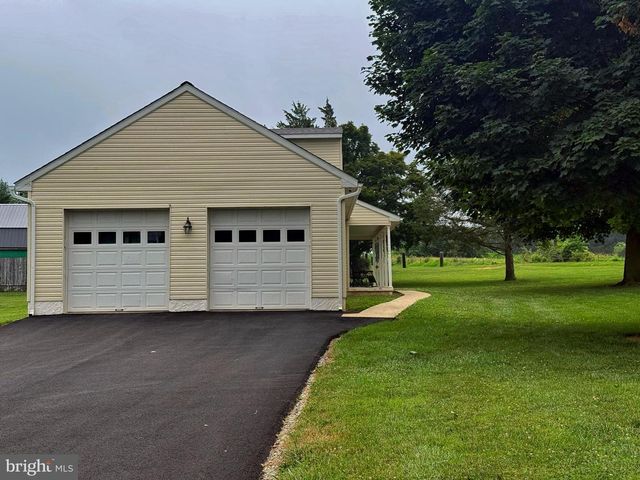 203 HONEYSUCKLE RD, Nottingham, PA 19362