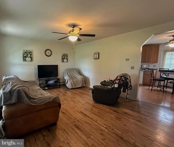 203 HONEYSUCKLE RD, Nottingham, PA 19362