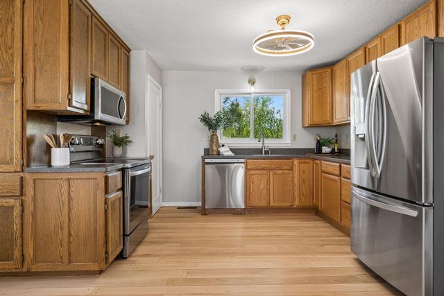 14212 Prairie Road NW, Andover, MN 55304