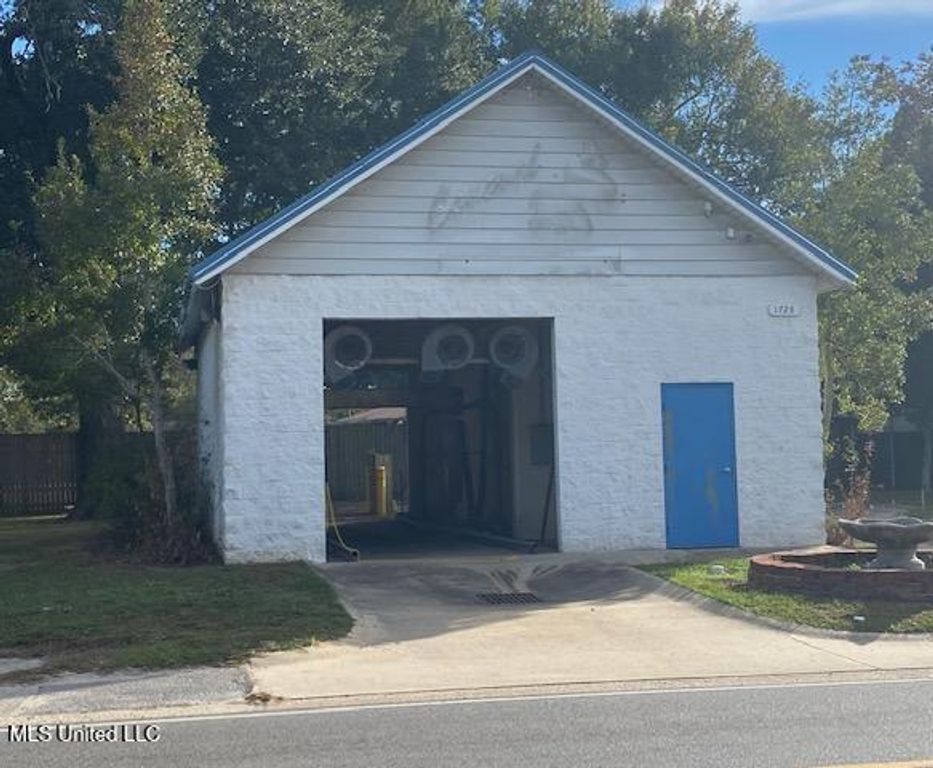 1728 Ingalls Avenue, Pascagoula, MS 39567