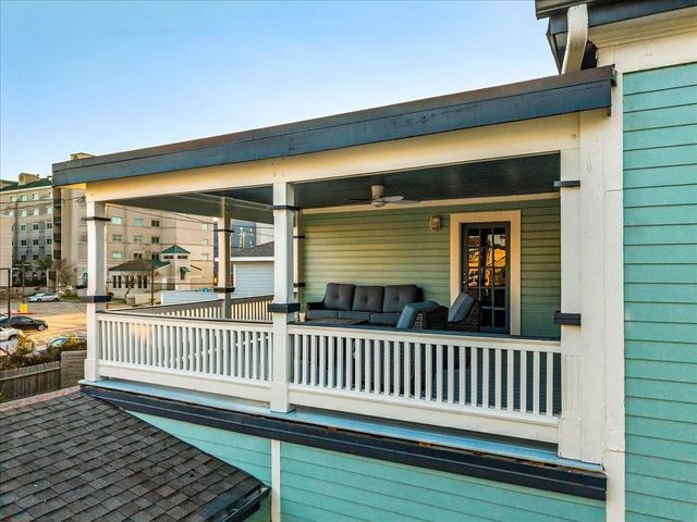 2207 Bernardo De Galvez, Galveston, TX 77550