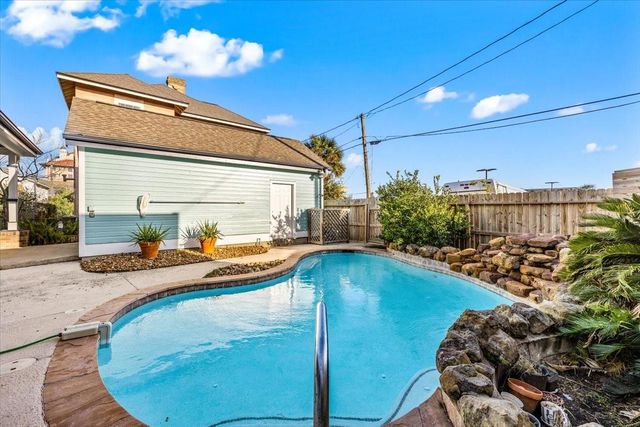 2207 Bernardo De Galvez, Galveston, TX 77550