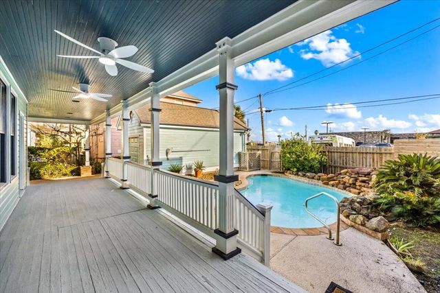 2207 Bernardo De Galvez, Galveston, TX 77550