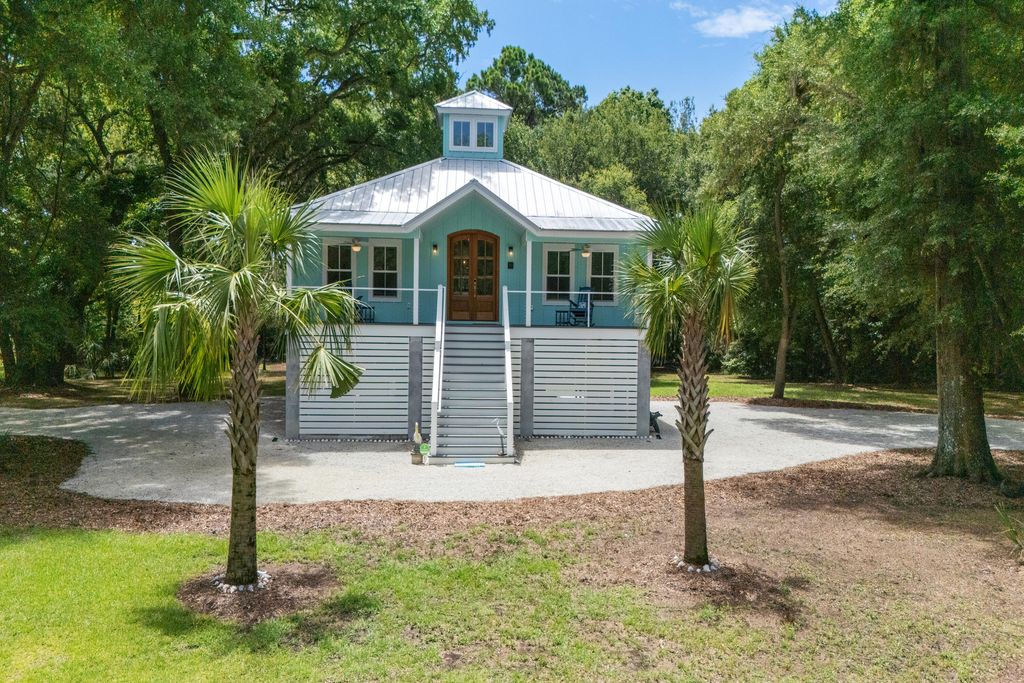 Image 1 of property listing at 16 Oakwood Lane, Edisto Island, SC 29438