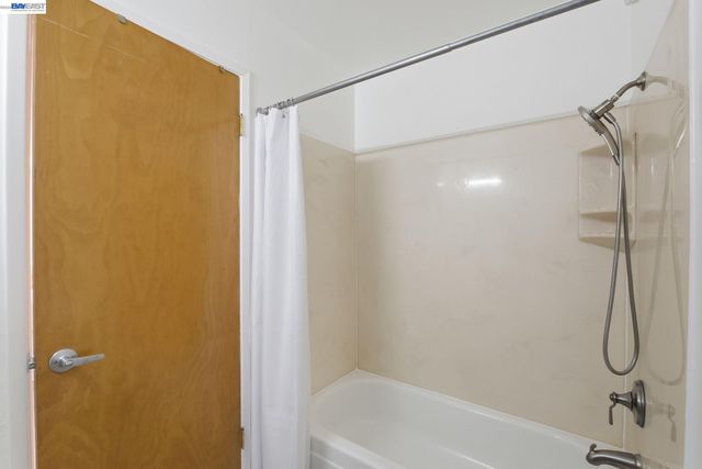 243 Castro St, San Leandro, CA 94577
