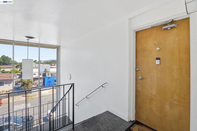 243 Castro St, San Leandro, CA 94577
