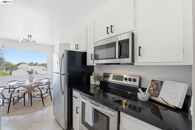 243 Castro St, San Leandro, CA 94577