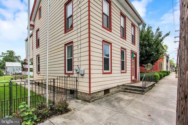 526 W KING ST, East Berlin, PA 17316