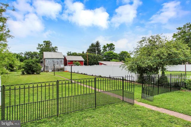 526 W KING ST, East Berlin, PA 17316