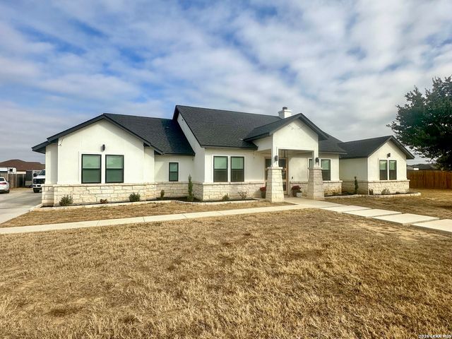 109 W Medium Meadow, Lytle, TX 78052