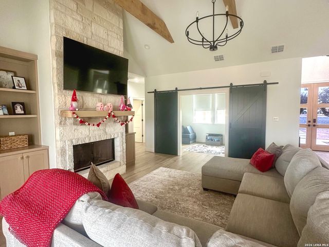 109 W Medium Meadow, Lytle, TX 78052