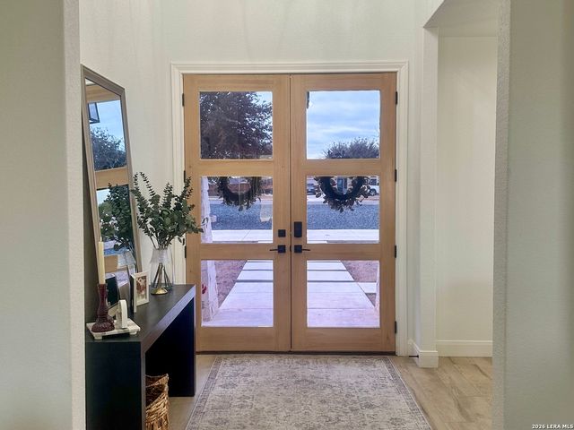 109 W Medium Meadow, Lytle, TX 78052