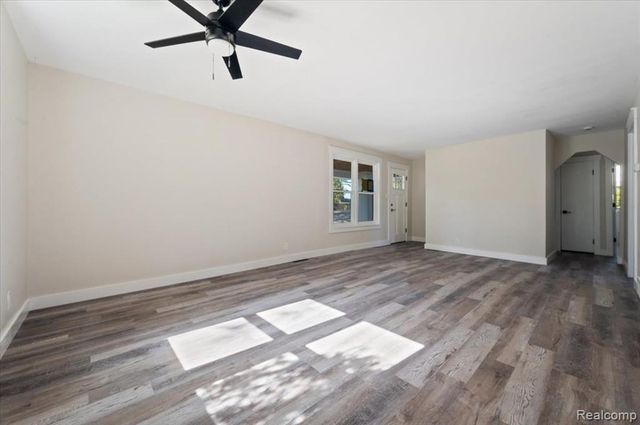 1588 Ladd Road, Wolverine Lake, MI 48390