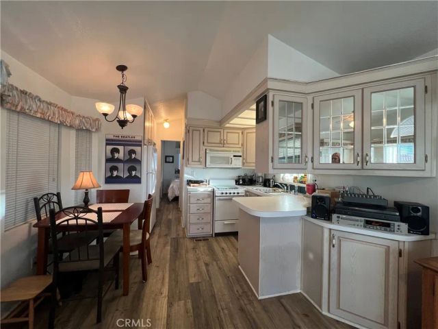 1295 S Cawston Avenue 422, Hemet, CA 92545