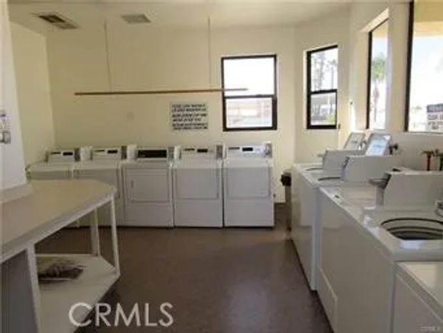 1295 S Cawston Avenue 422, Hemet, CA 92545