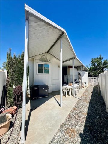 1295 S Cawston Avenue 422, Hemet, CA 92545