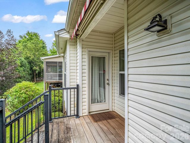 6 Scottish Circle, Asheville, NC 28803