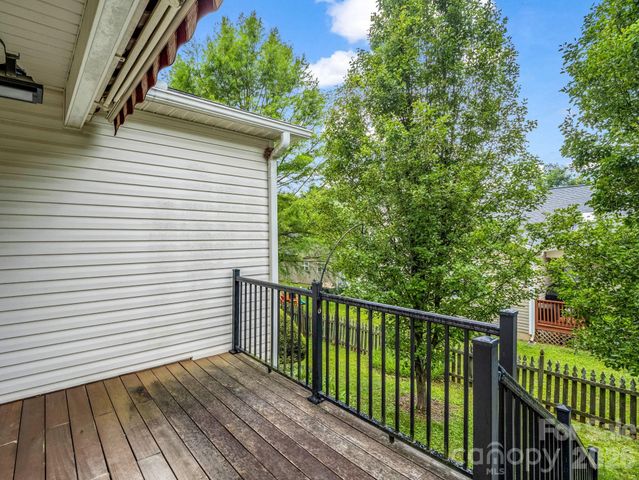 6 Scottish Circle, Asheville, NC 28803